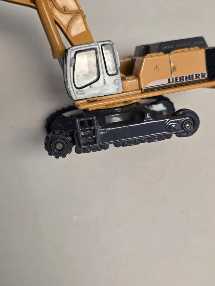 Siku Diecast 1:87 Scale Licbherr 974 Excavator ( Missing 1 Track ) Used - Image 2 of 4