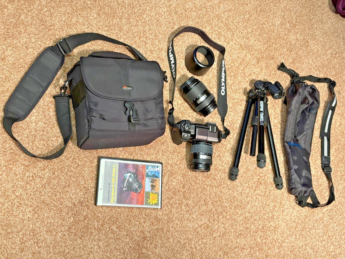 Olympus EVOLT E-300 8.0MP Digital SLR Camera - Black (Body Only