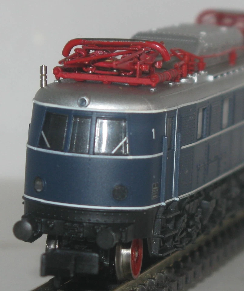 Arnold N HN2125 DB Blue BR E19 12 Electric Loco Light Function + DCC Fitted - Image 3 of 4