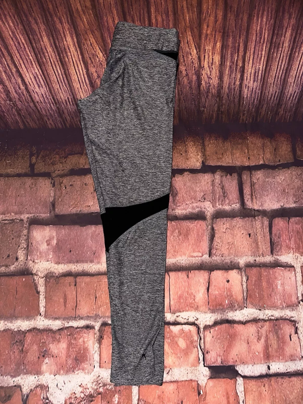 victoria-secret-vs ultimate yoga dog logo leggings