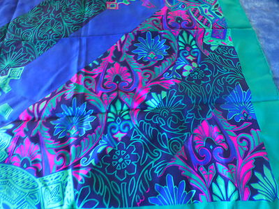 Hermès Foulards de soie Rouge Beige Bleu Marine ref.88033 - Joli Closet
