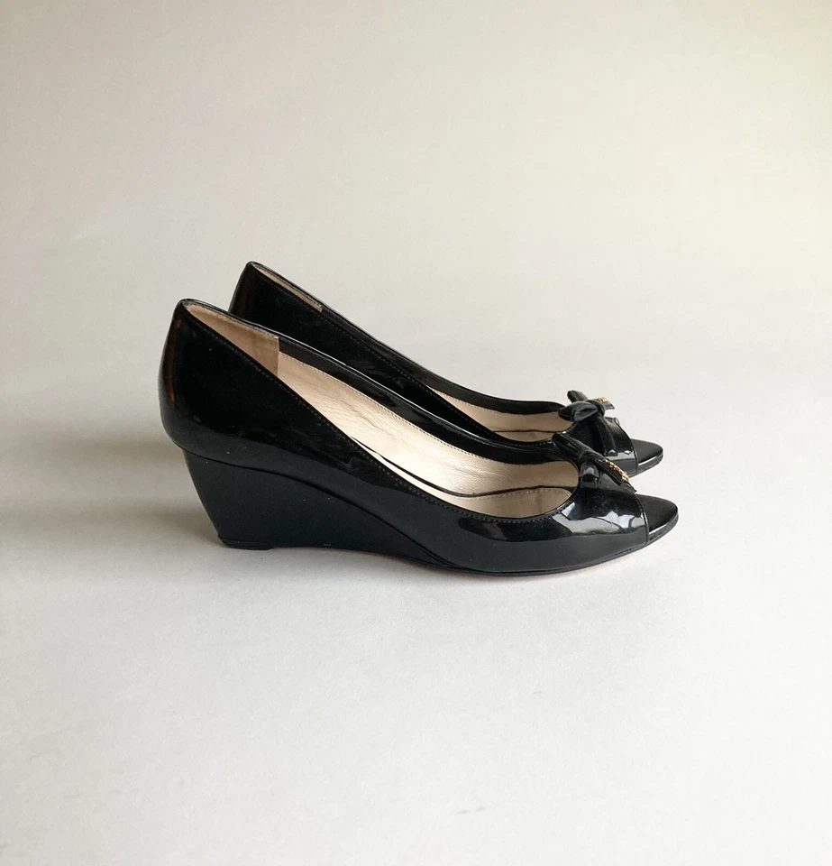 Prada Black Patent Leather Bow Logo Open Toe Wedges size EUR 38, US 7.5 - Image 2 of 4