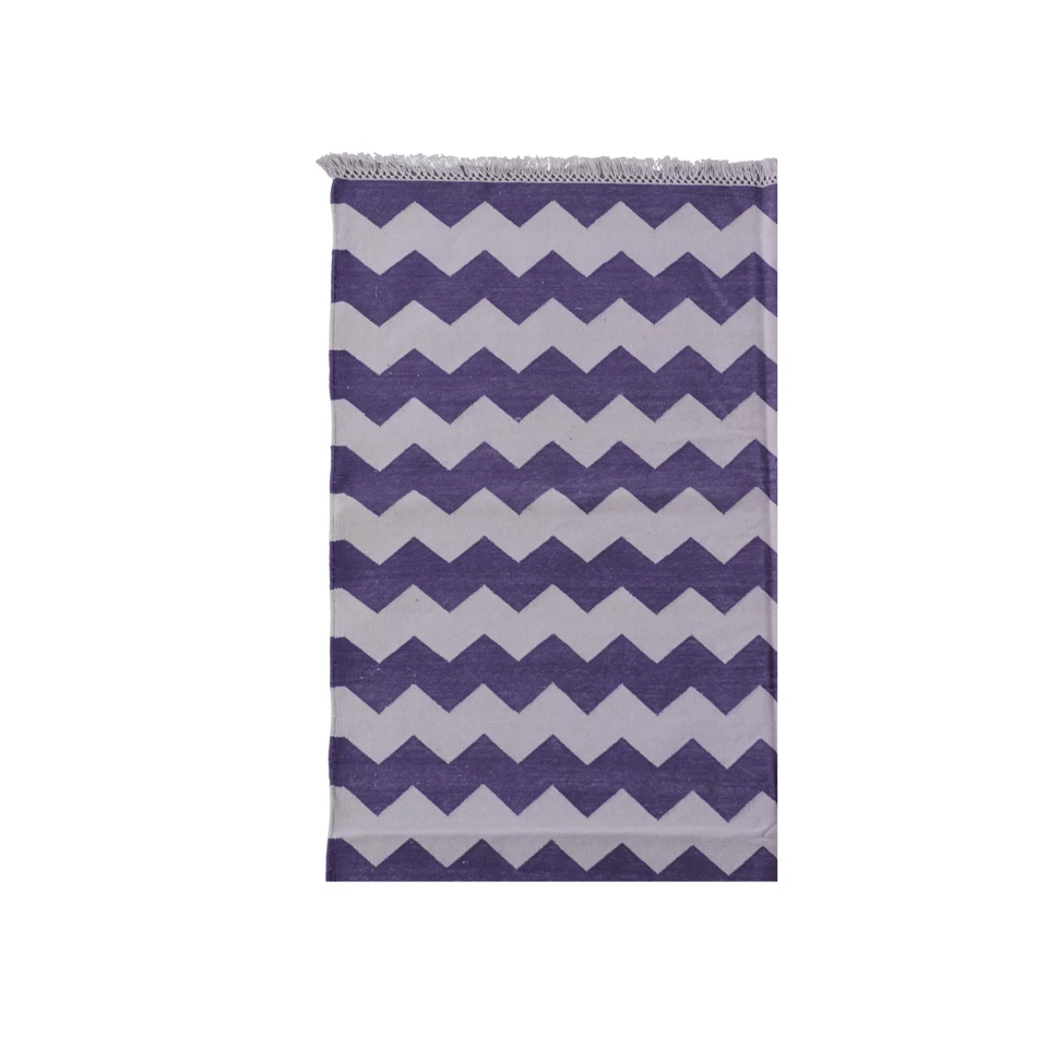 Alfombra de algodón en zigzag azul tejida a mano - Diseño moderno a rayas para decoración del hogar Foto 2 de 4