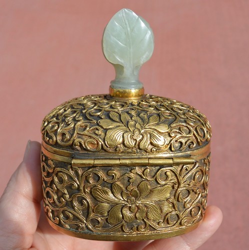19C Chinese Jade Carved Carving Finial Gilt Bronze carved Lotus Box Mk - Picture 2 of 12