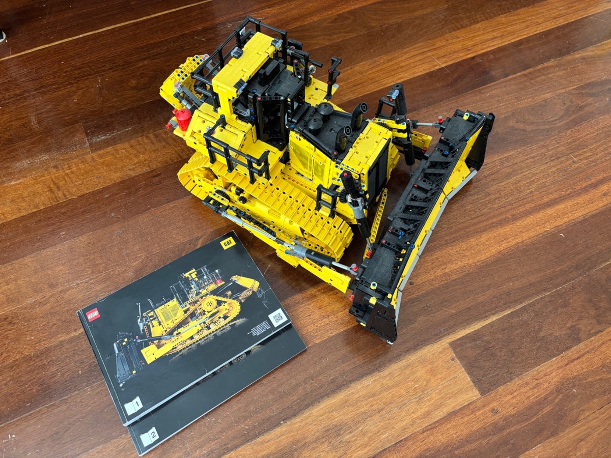 LEGO TECHNIC: Cat D11 Bulldozer (42131) for sale online | eBay