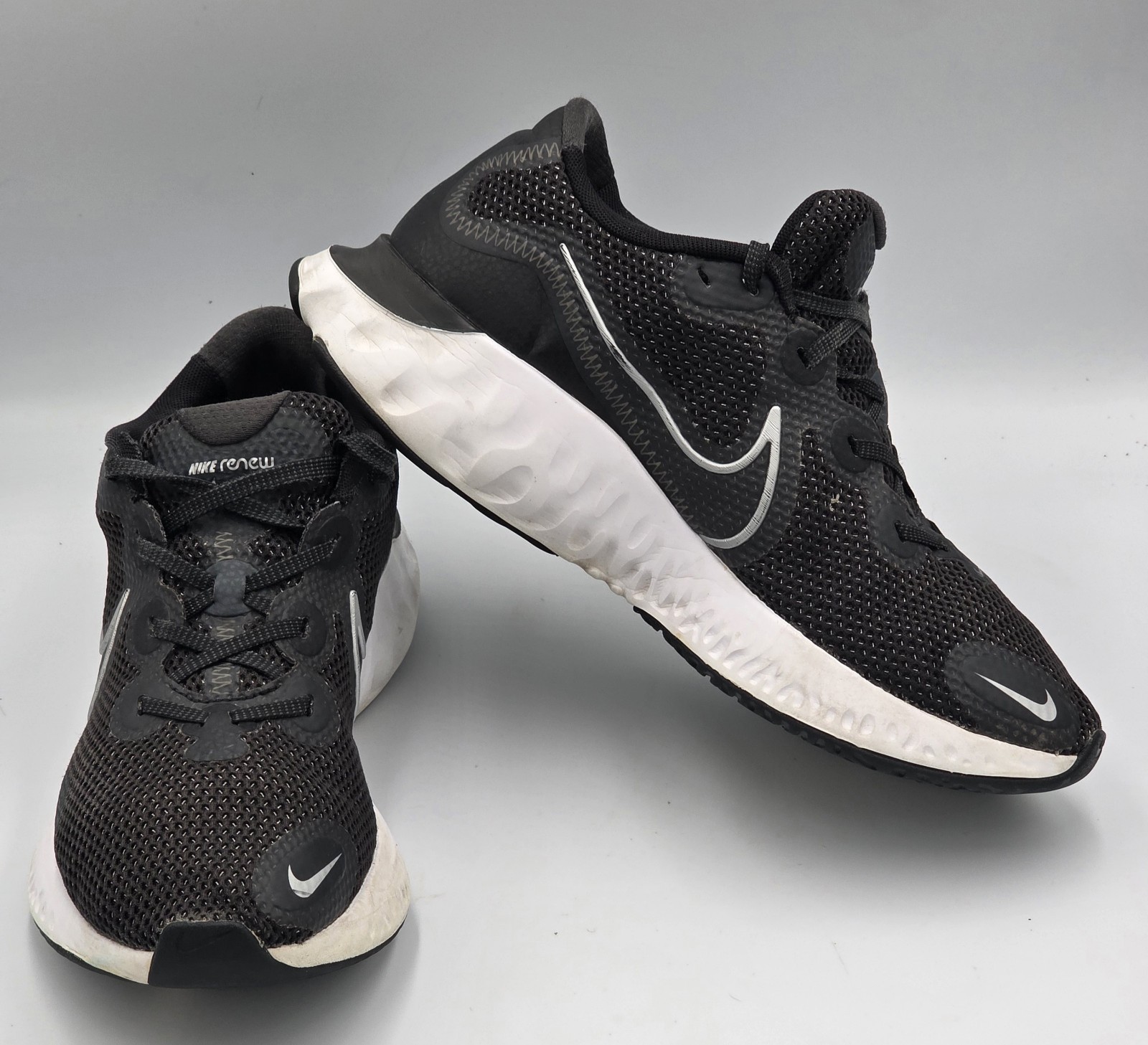 Nike Renew Men’s Size 9.5 Running Black/White Gym Workout Shoes Sneakers  thumbnail 7