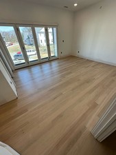 White Oak Unfinished: 2 1/4 x 3/4" 565 sq ft. 6.00