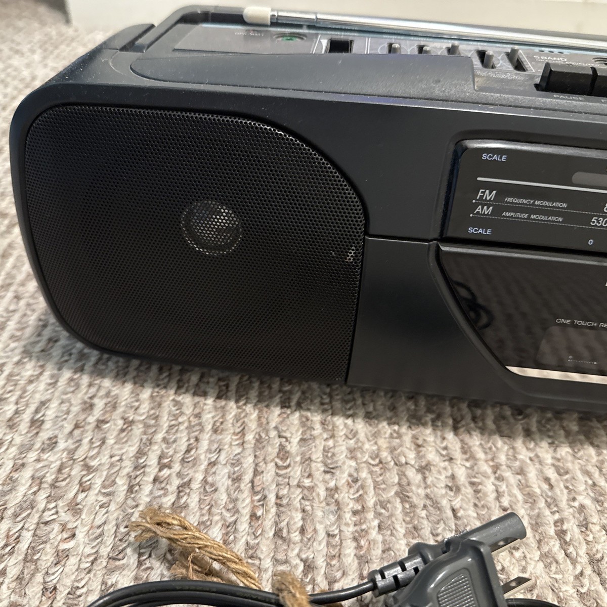 VTG Sony CFS-213 Radio Cassette Recorder Black Portable Boombox