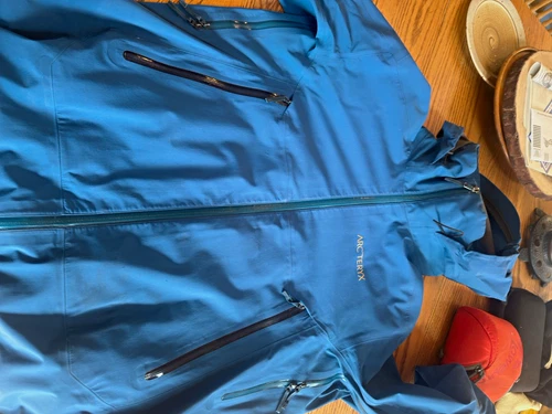 Arc'teryx Men's Blue GoreTex  Jacket Size L - product listing photo