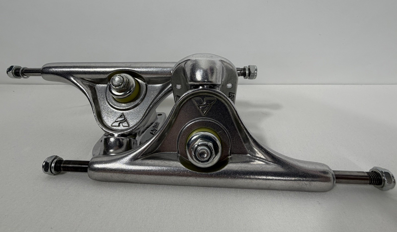 Gullwing Alpine Skateboard Trucks 9&rdquo; for Cruisers & Longbo