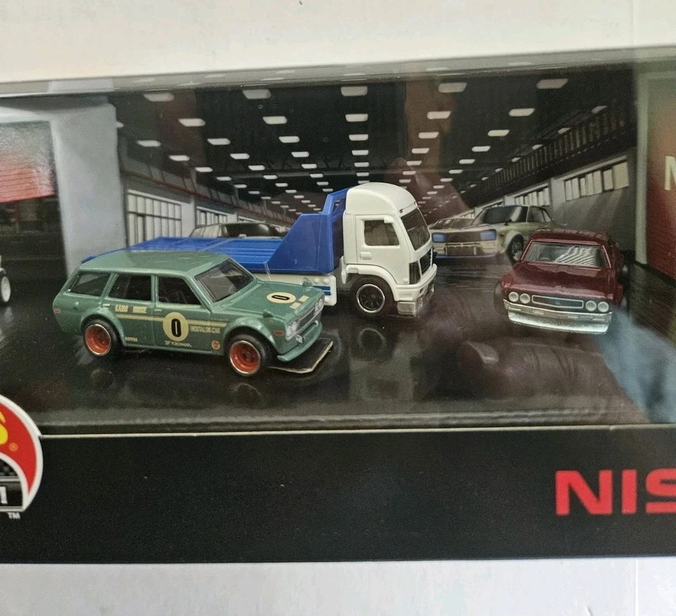 Hot Wheels Premium - Nissan - Juego 2019 - Camión plataforma plana y 3 autos Nissan Foto 4 de 4
