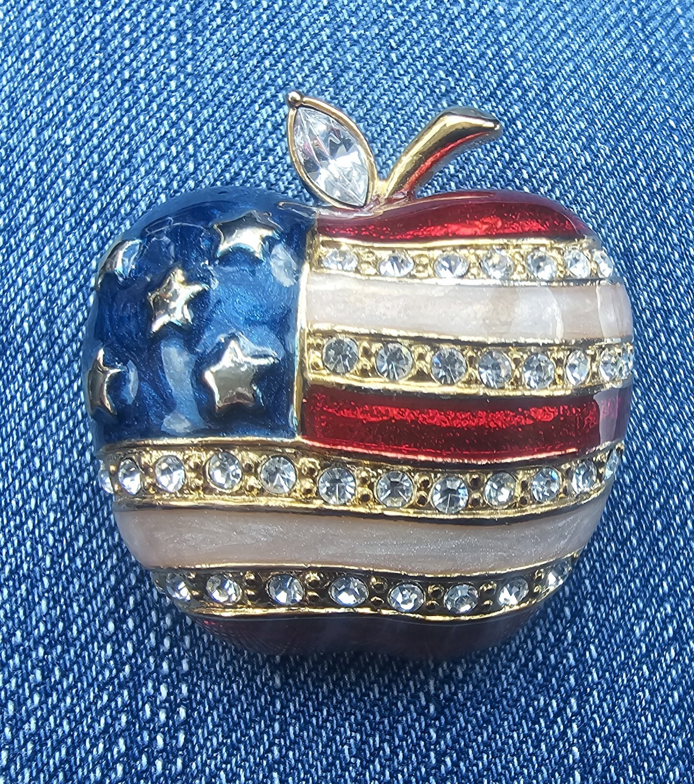 Vintage 1980's Patriotic Apple U.S.A Flag Gold Tone  Brooch W/Rhinestones