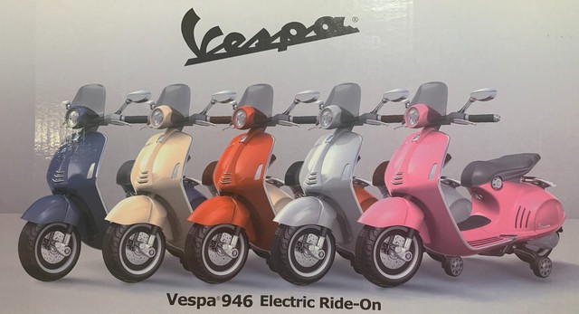 VESPA PIAGGIO ELETTRICA 946 BAMBINI 3-6 A 12V FARI LED MUSICA RETROMARCIA ROSSO