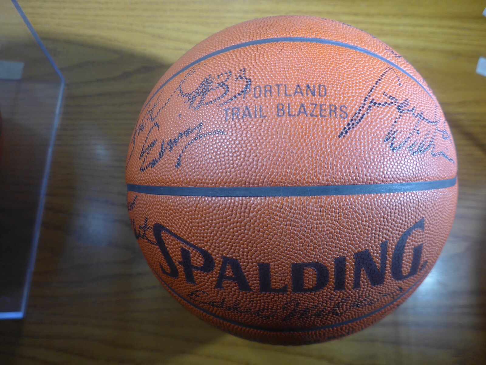 198990 NEW YORK KNICKS signed Spalding Official Game NBA Ball 12