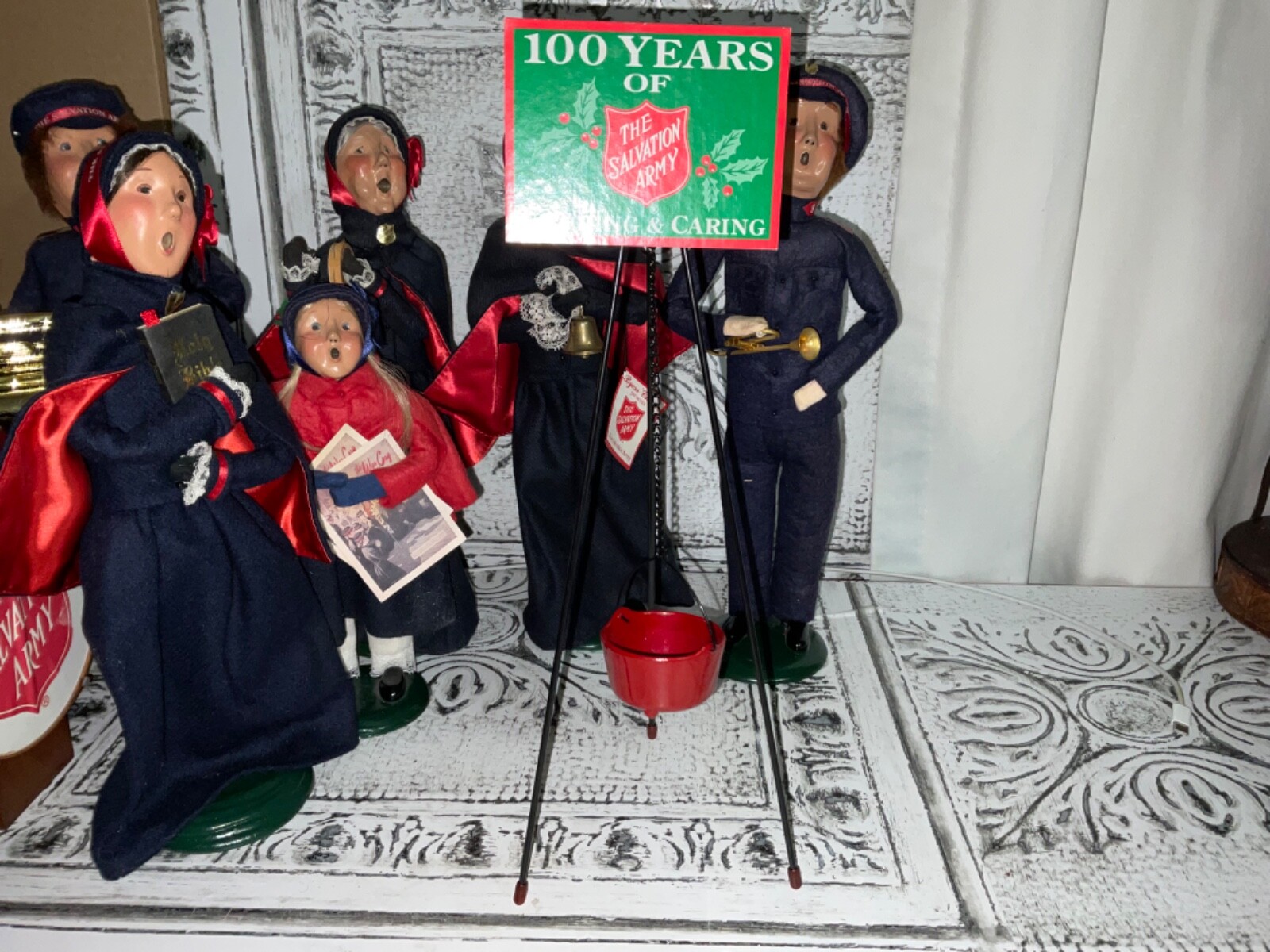 BYERS CHOICE LTD SALVATION ARMY CAROLERS SET OF 10 KETTLE & DRUM