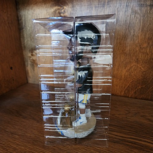 Andre Iguodala Bobblehead Golden State Warriors. 2018 Champions NBA New - Picture 6 of 7