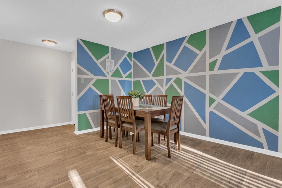 Luxurious full living room set, 3 Queen size bedroom sets , Dining room table  - Image 4 of 4