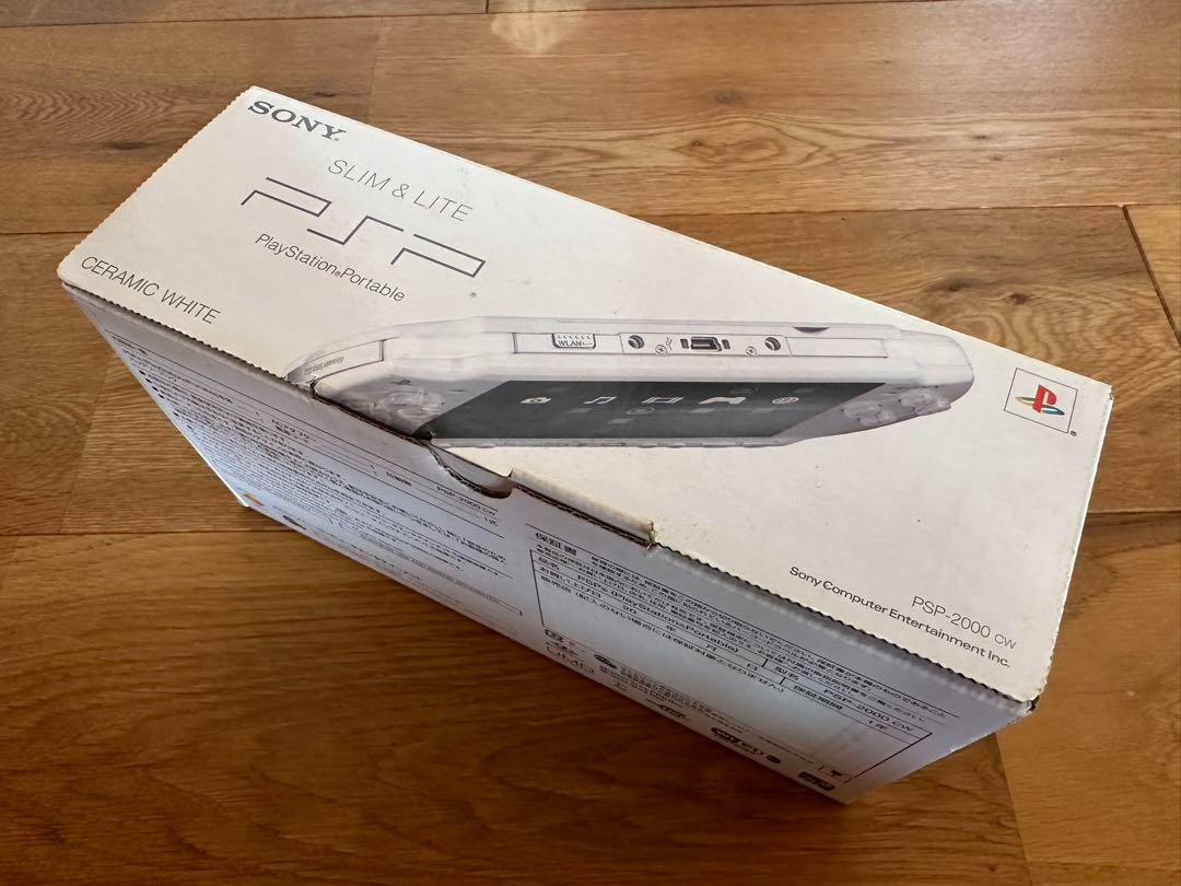 Sony PSP 2000 Launch Edition 64MB Ceramic White Handheld