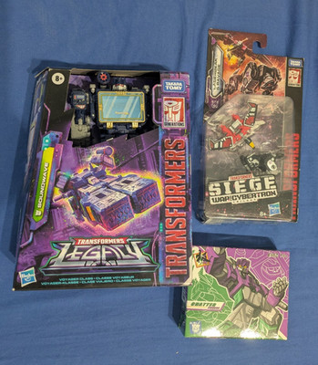 Transformers Legacy Soundwave w/ Extras