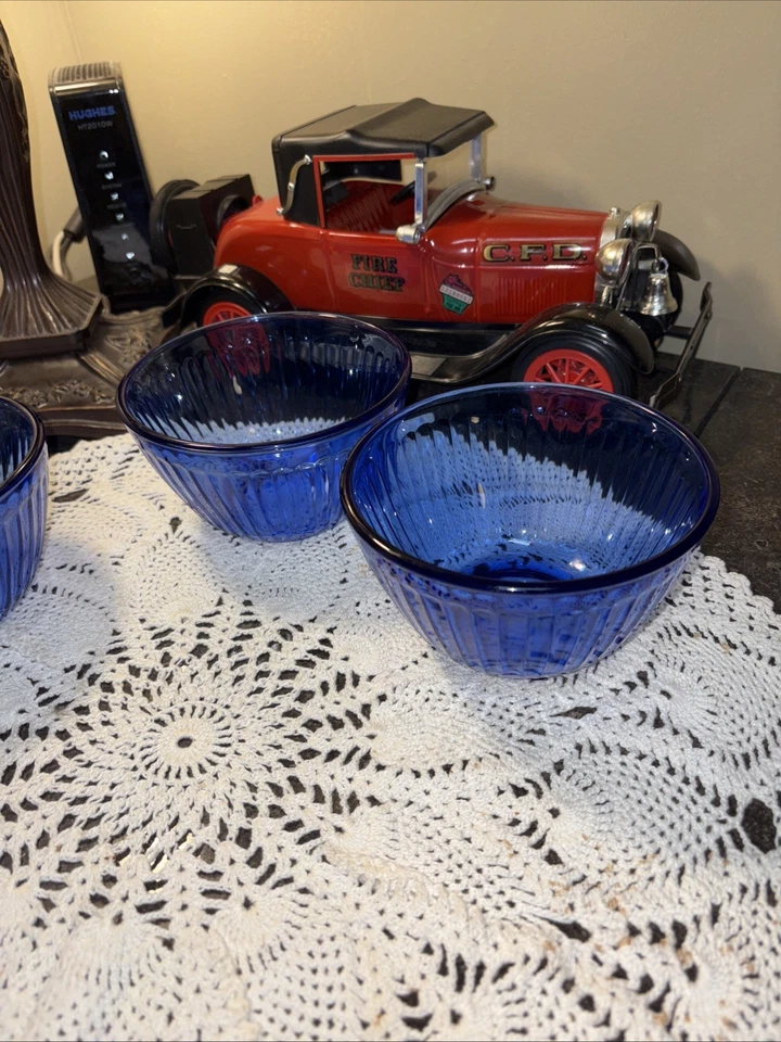 Pyrex Cobalt Blue 3 Cup Bowls 7401–S Ribbed Excellent Condition—Set Of 4 - Image 3 of 4