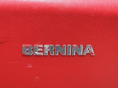 Ancienne machine à coudre BERNINA 830 Record rouge étui de transport, très bon état - Photo 2 sur 16
