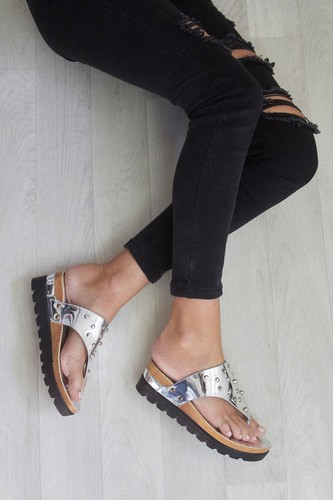 SANDALIAS DE VERANO DE MUJER CON PUNTERA POSTE TACHUELAS DE CUÑA BAJA TALLA - Imagen 2 de 11