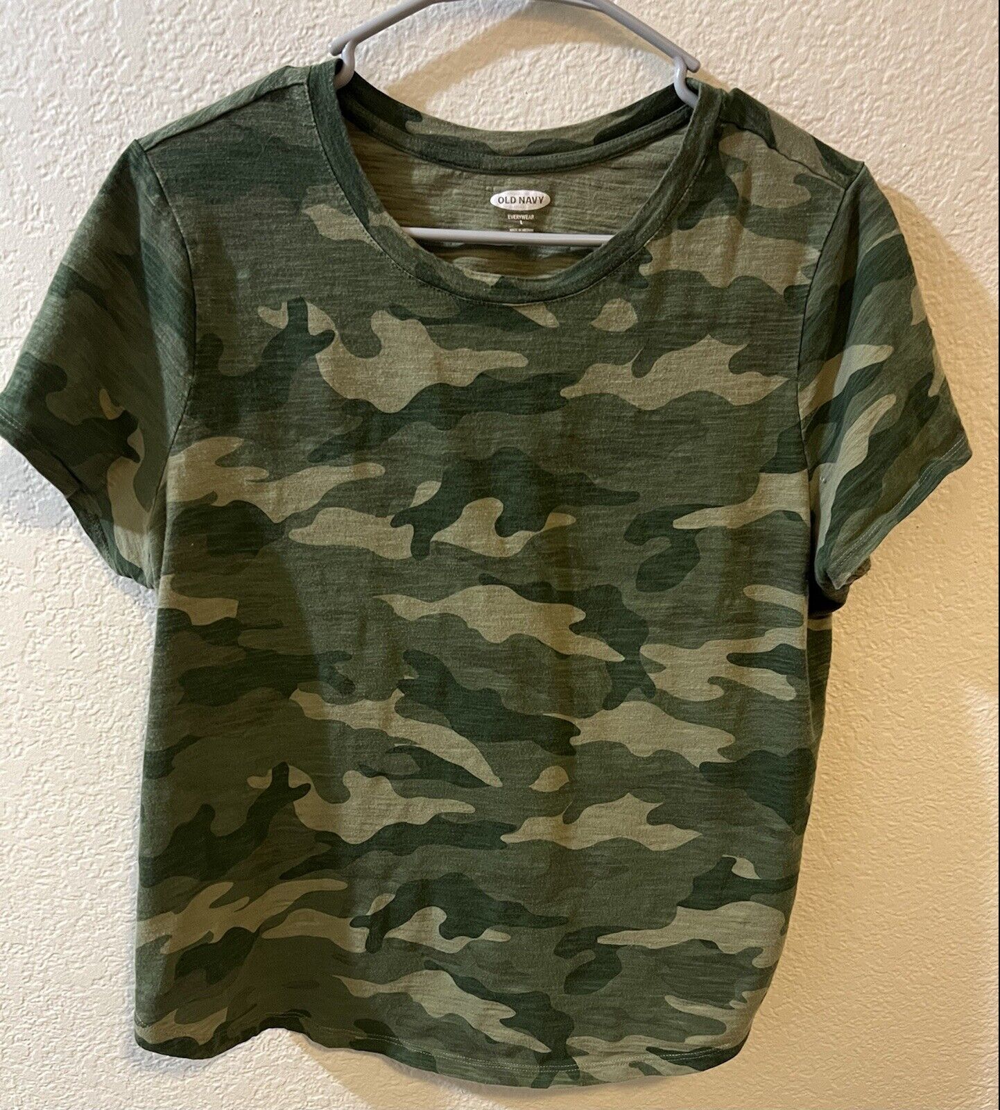 Old Navy Everywear Round Neck Women's Green Camo Short Sleeve T-Shirt Size L