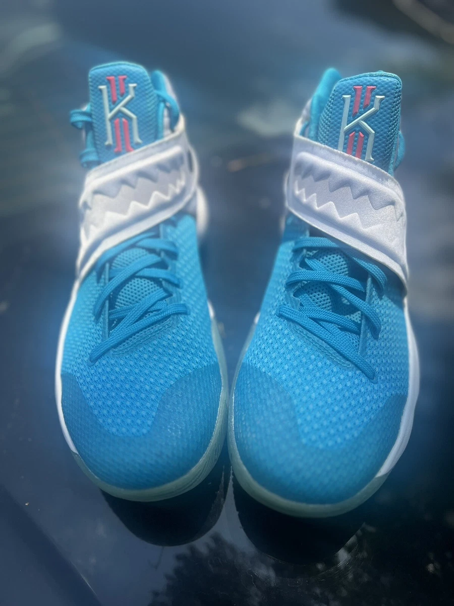 Kyrie top 2 xmas