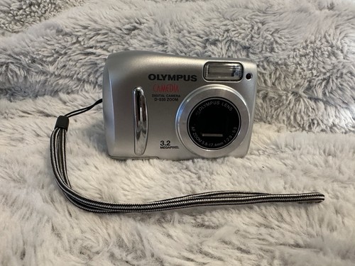 Olympus CAMEDIA D-535 Zoom 3.2MP Digital Camera Silver 3X Zoom Tested working!!