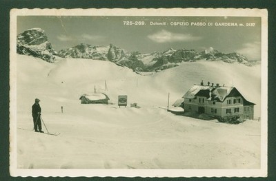 VAL GARDENA (BZ) HUT HOSPICE DI PASS GARDENA WITH SKIER