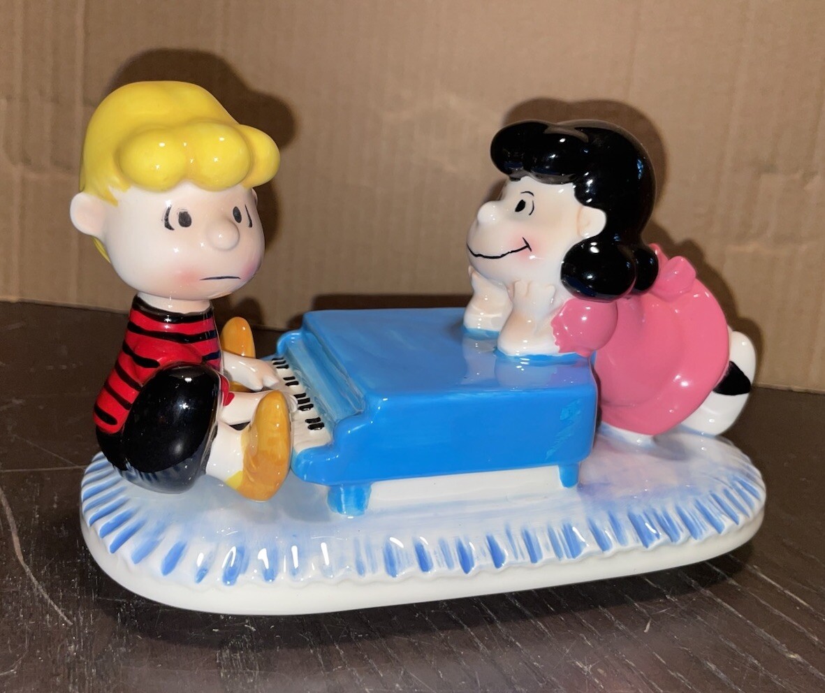 Peanuts Gang Willitts Music Box Linus Playing Piano For Lucy Plays