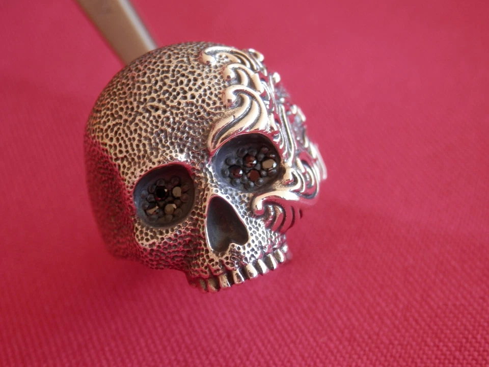 Anillo para hombre David Yurman ondas plateadas calavera con pavé ojos de diamante negro talla 12 Foto 3 de 4