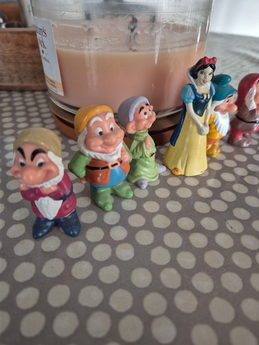 Snow White and the Seven Dwarfs Figures Originally From Euro Disney - Picture 3 of 6