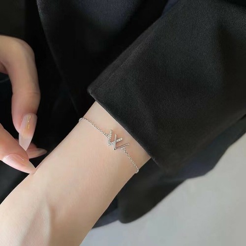 Gorgeous Crystal Women Girl Bracelet Simple W Character Ins Classic Style 0542 - Picture 2 of 5