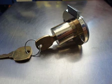 Free Ship, National  Drawer Lock With 2 D007A Keys, Bright Brass Finish