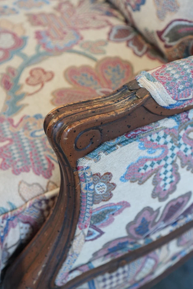 Sillón floral de gran tamaño estilo antiguo Luis XIV Foto 3 de 4