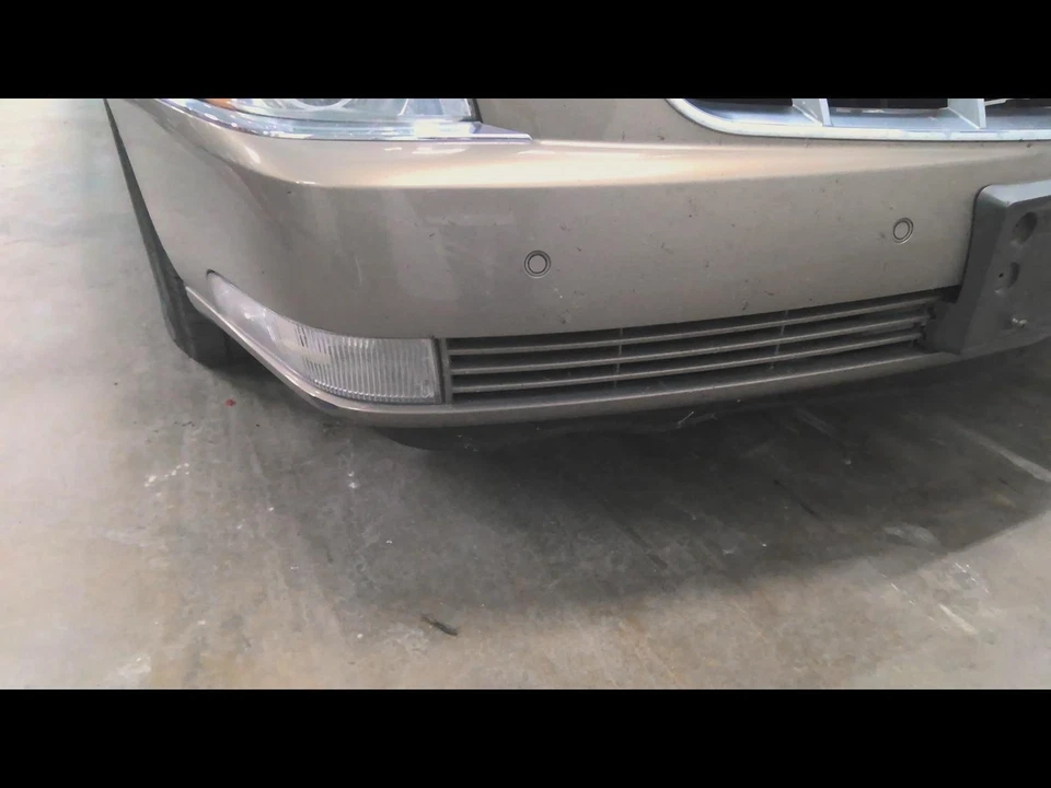 Used Front Bumper Assembly Front fits: 2006 Cadillac Dts w/front and rear park a Foto 3 de 4