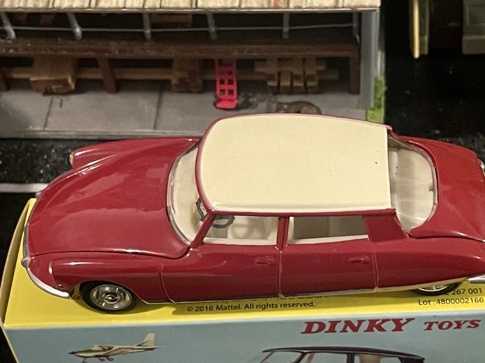 VINTAGE  DINKY TOYS DS 19 CITROEN NEW IN BOX BY ATLAS FRANCE IN 2016 - image 2 of 4