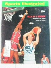 Sports Illustrated December 10, 1973 UCLA Bill Walton  Maryland's Len Elmore