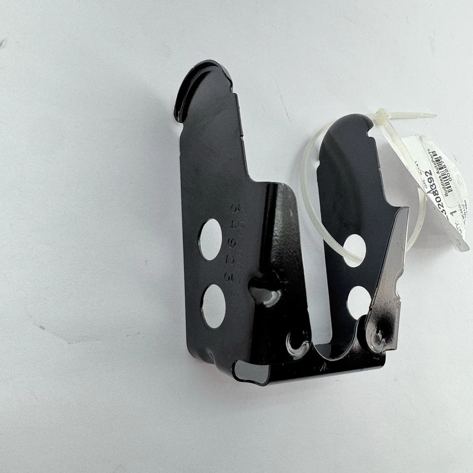 Chevrolet Traverse 2018-2023 soporte de montaje en riel de guardabarros GM 23208392 OEM Foto 2 de 4