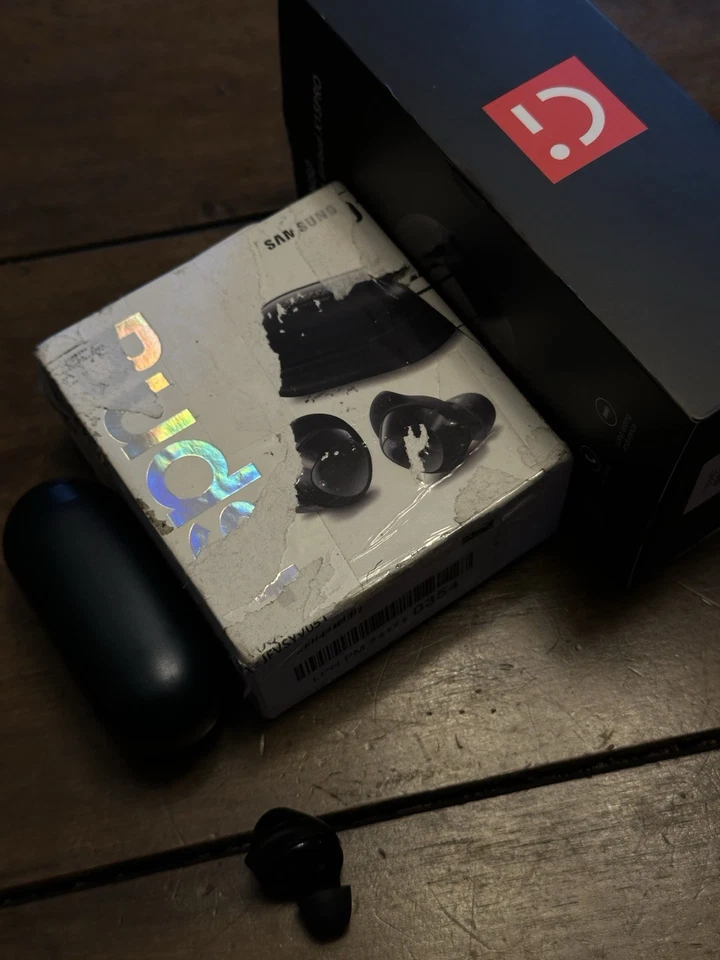 Earphones for parts - Image 3 of 4