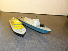 lot de deux bateaux Dinky toys gris