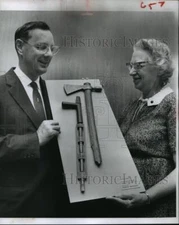 1949 Press Photo Mayor Zeidler and Mrs.Catherine Burgett With Chippewa Artifacts
