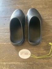 Oofos OOCLOOG Nursing Clogs Size 7 Men 9 Women Color Matte Black New w/ the Box