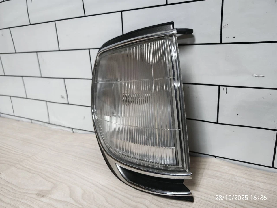 TOYOTA Land Cruiser LJ80 Corner light Lamp Right Only Genuine OEM 81610-60062 - Image 2 of 4