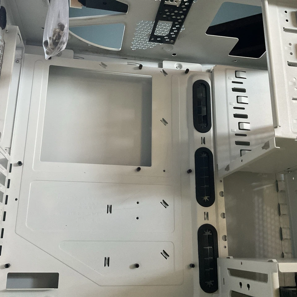 Bitfenix - Mid Tower - LED - PC Case - Image 2 of 4