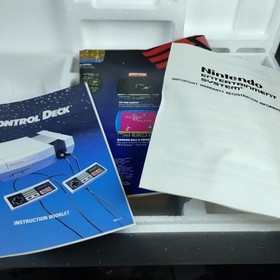 Consola Nintendo NES Action Set Completo en Caja (CIB) con Manuales/INSERTOS - Probada