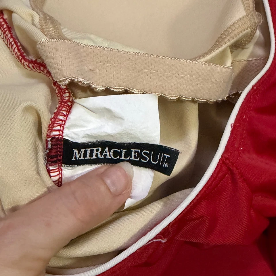 Traje de baño Miraclesuit rojo de una pieza envolvente frente control abdominal para mujer talla 12 Foto 4 de 4