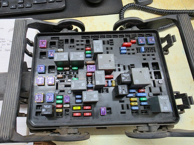2014-2017 Chevy Silverado 1500 Engine Fuse Box Assembly OEM Tested With Warranty