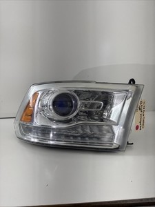 ✅2013-18 Ram Laramie Right Passenger Headlight OEM￼